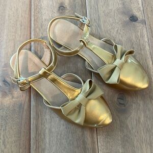Cute gold dress shoes with bow (size 1.5 or 33) good used condition